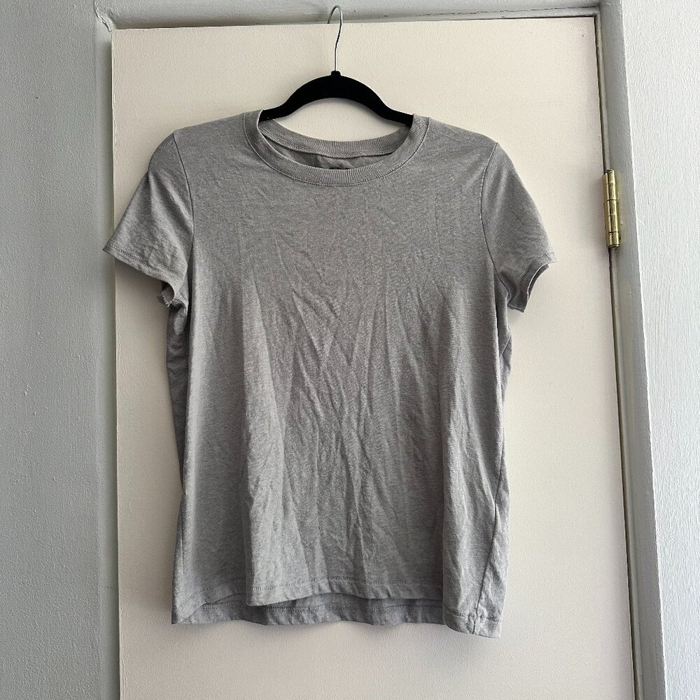 Madewell "Cotton Perfect Crewneck Tee" in Size Small Color Grey